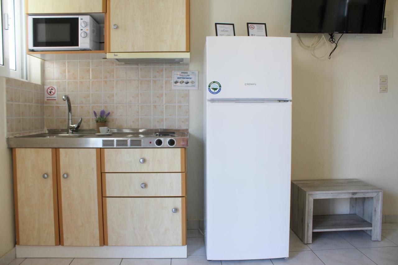 Iason Apartments Лутра Едипсу Екстериор снимка