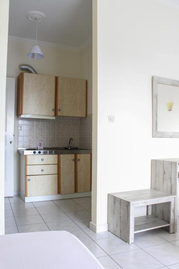 Iason Apartments Лутра Едипсу Екстериор снимка